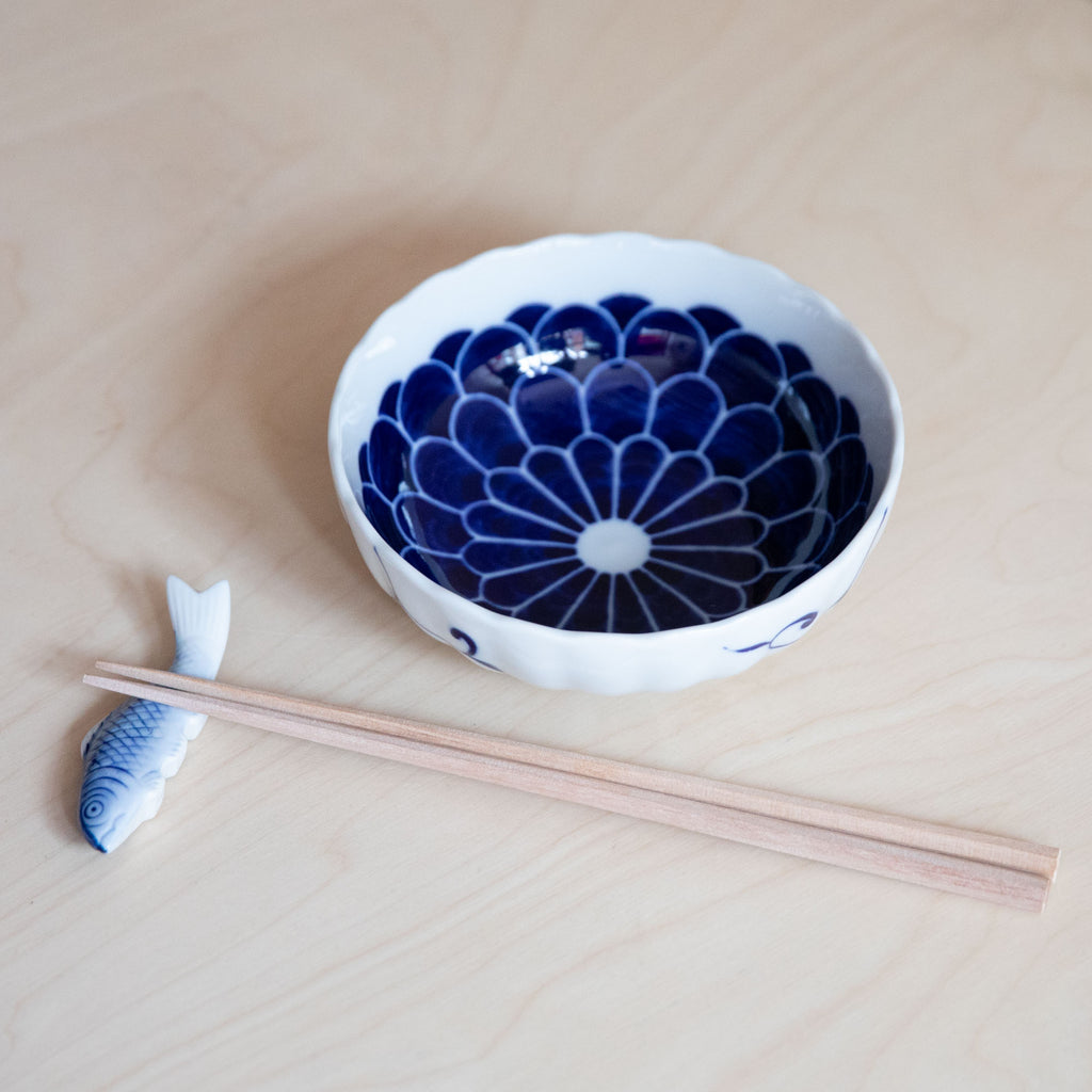 Scallop Rim Small Bowl with Peony Flowers with chopsticks