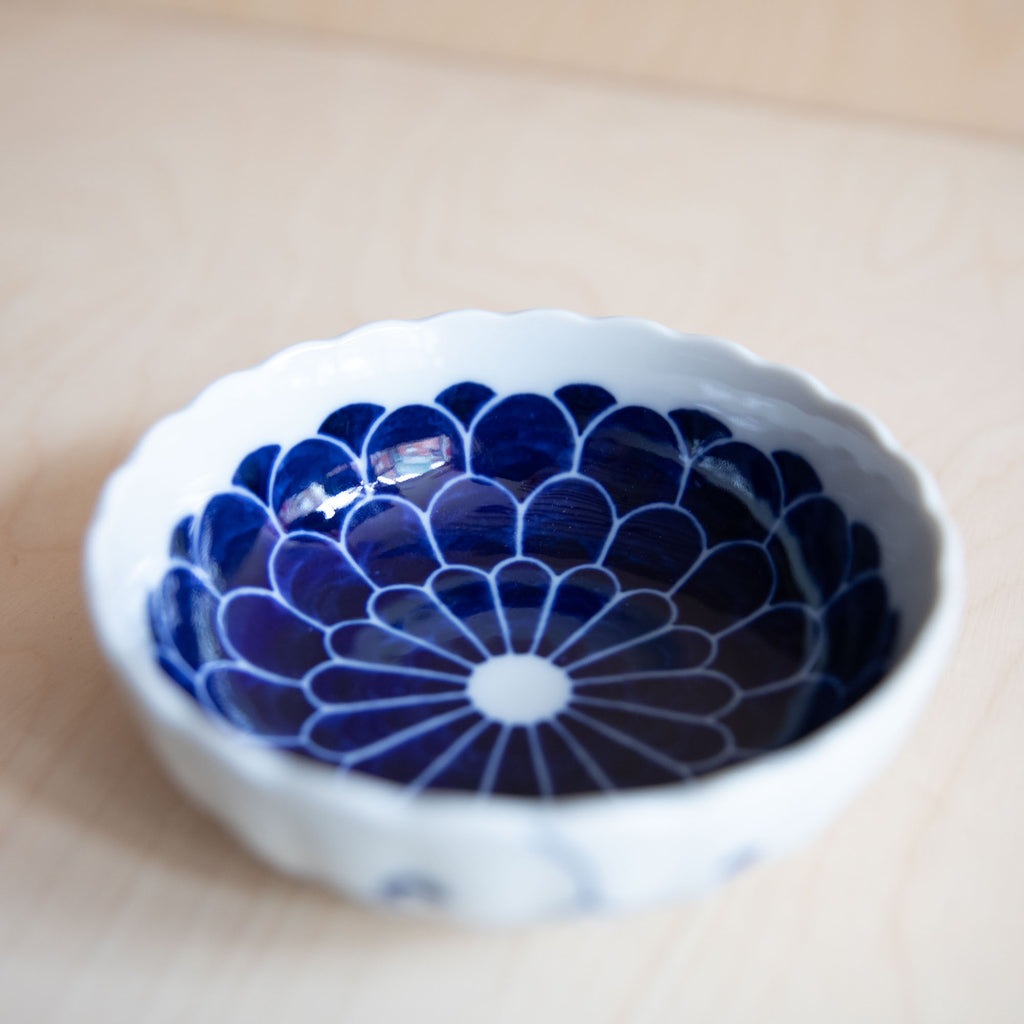 Scallop Rim Small Bowl with Peony Flowers