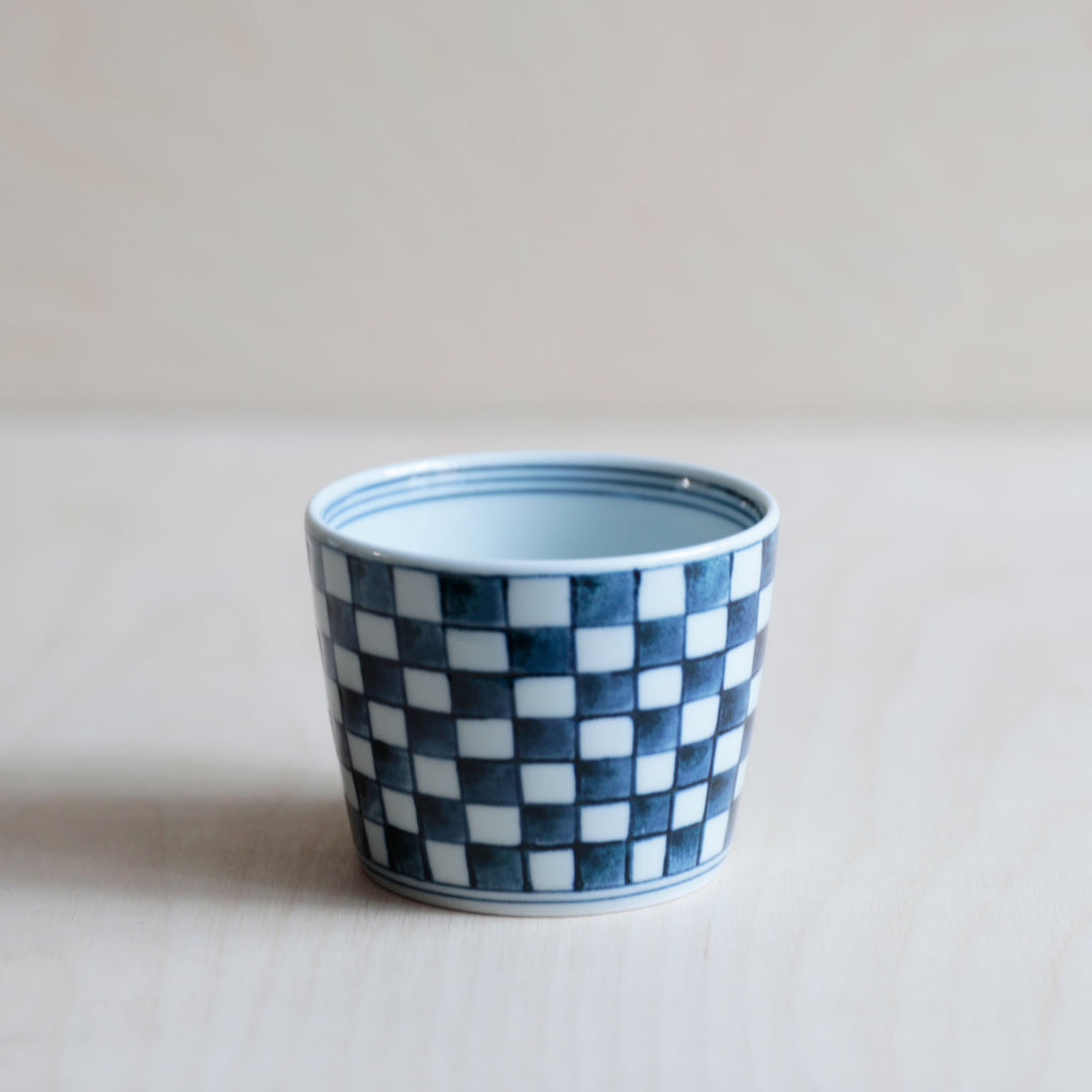 Blue and white check-patterned ceramic soba cup